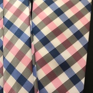 Awesome checked men’s tie new with tags from chaps